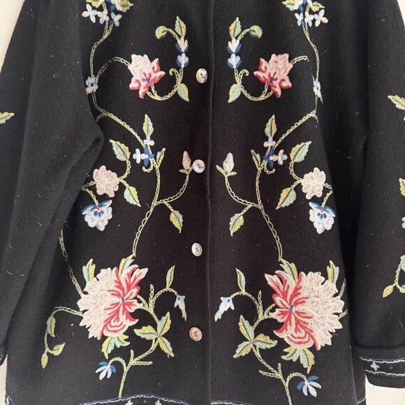 Carole Little Black Wool Floral Embroidered Mother of Pearl Button Cardigan 2X - Picture 3 of 7